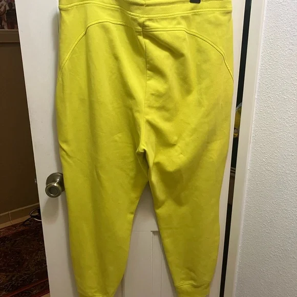 Old Navy Active Dynamic Fleece in Yellow - Picture 8 of 9